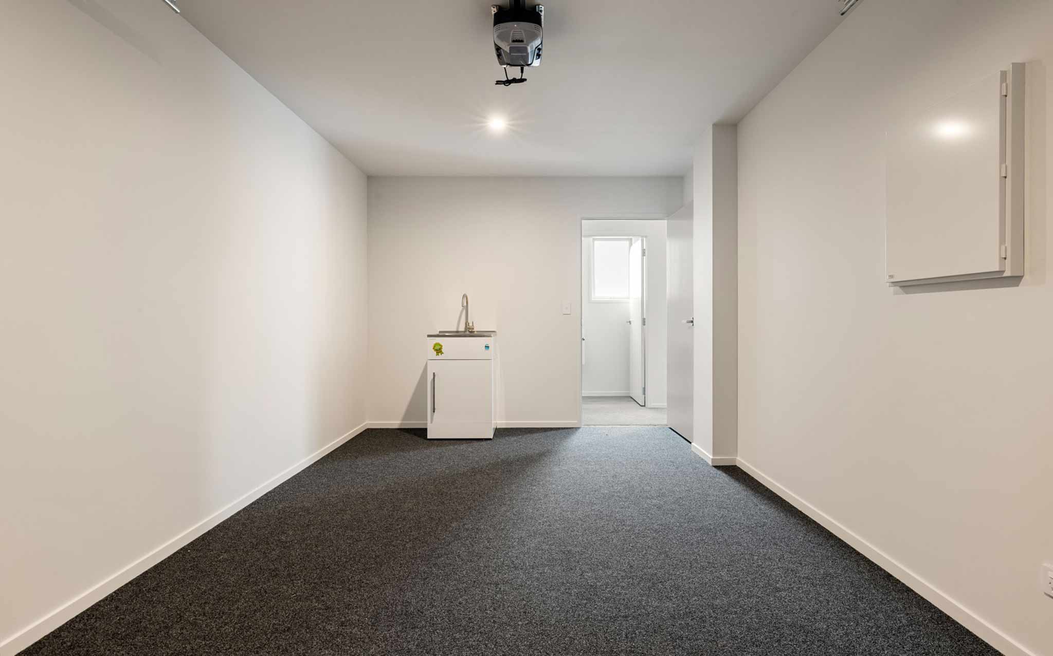 New home carpeted single-garage in Hamilton